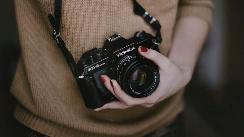 photographe-ST PAUL DE VENCE-min_woman-camera-photography-photographer-slr-dslr-319-pxhere.com